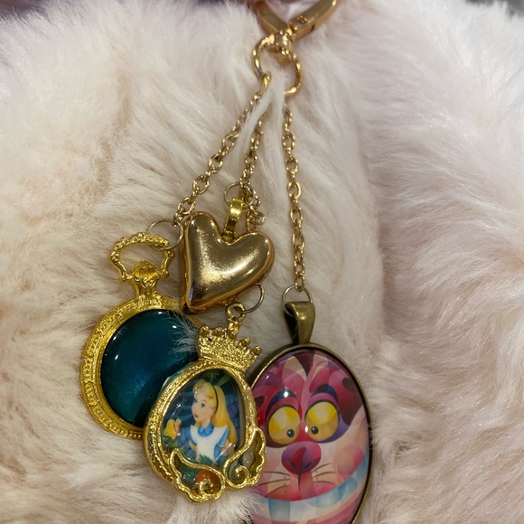 NWT ALICE IN WONDERLAND BAG CHARM PURSE KEYCHAIN GOLDEN TONE CHESHIRE MAD HAT - Picture 5 of 9